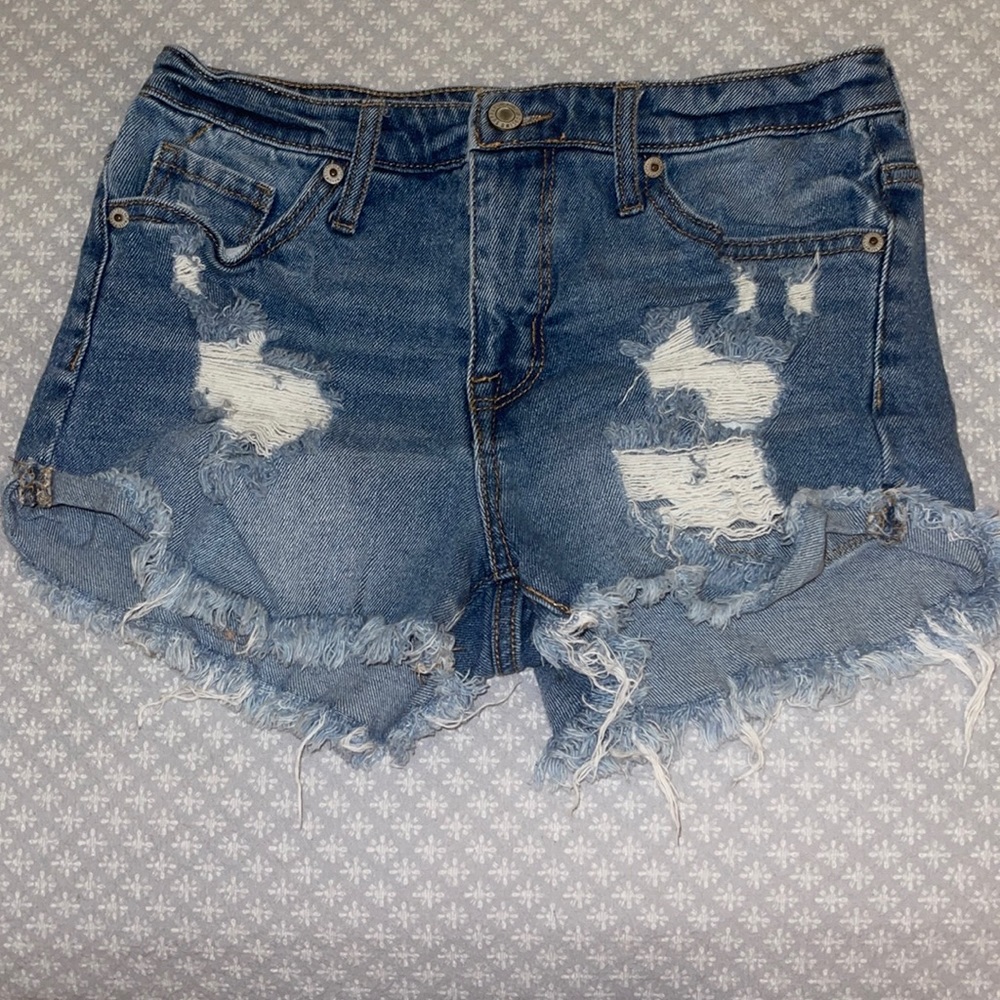 US Size 4 size 27 waist. Medium Denim. Brand is Mossimo Supply Co.